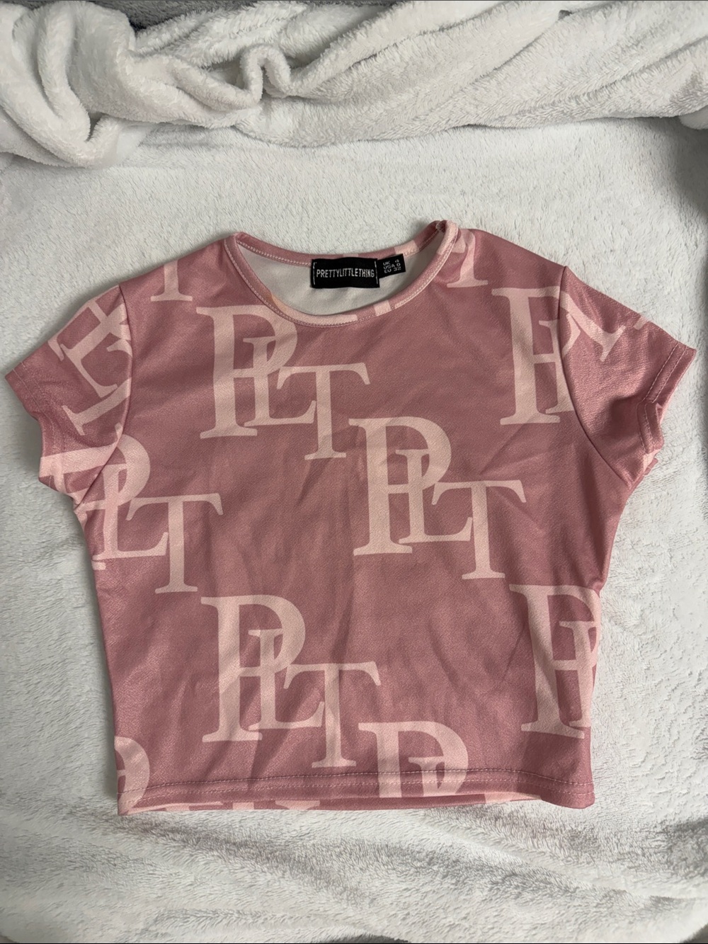 PrettyLittleThing Pink Monogram Crop Tee